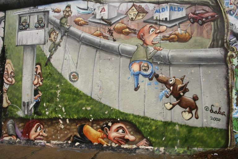 Avante muro, Avante!